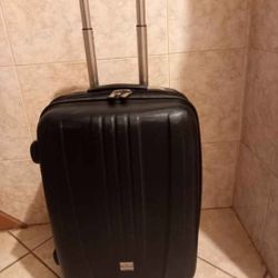 Ricardo Hardshell CarryOn Luggage with Spinner Wheels 