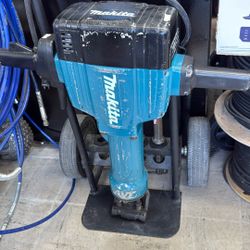 Makita HM1810 70 lb.AVT Breaker Hammer