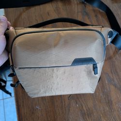 Sling Bag (Peak Design)