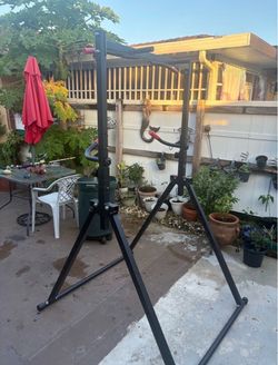 Folding pull up/ dip bar