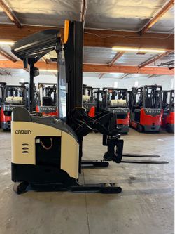 2020 Crown Reach Truck Forklift