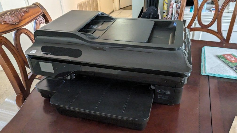 HP 7612 Wide Format Inkjet Printer / Copier