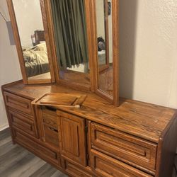 Dresser With Mirror 