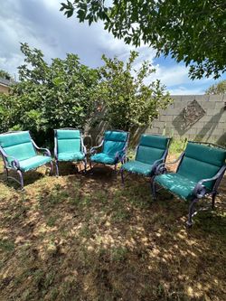 5 patio chairs with cushions