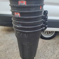 Trash Cans 