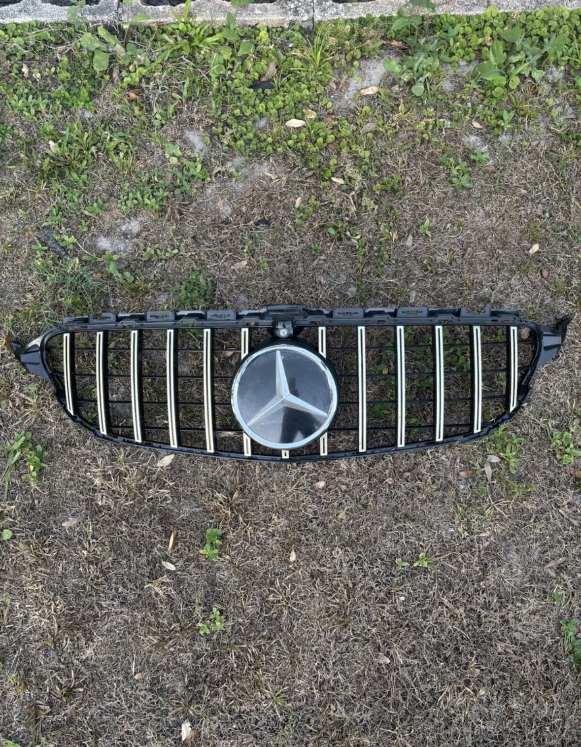 2017-2021 Mercedes Benz C300 C450 C43 W205 AMG Front Bumper Grille with Camera Attached
