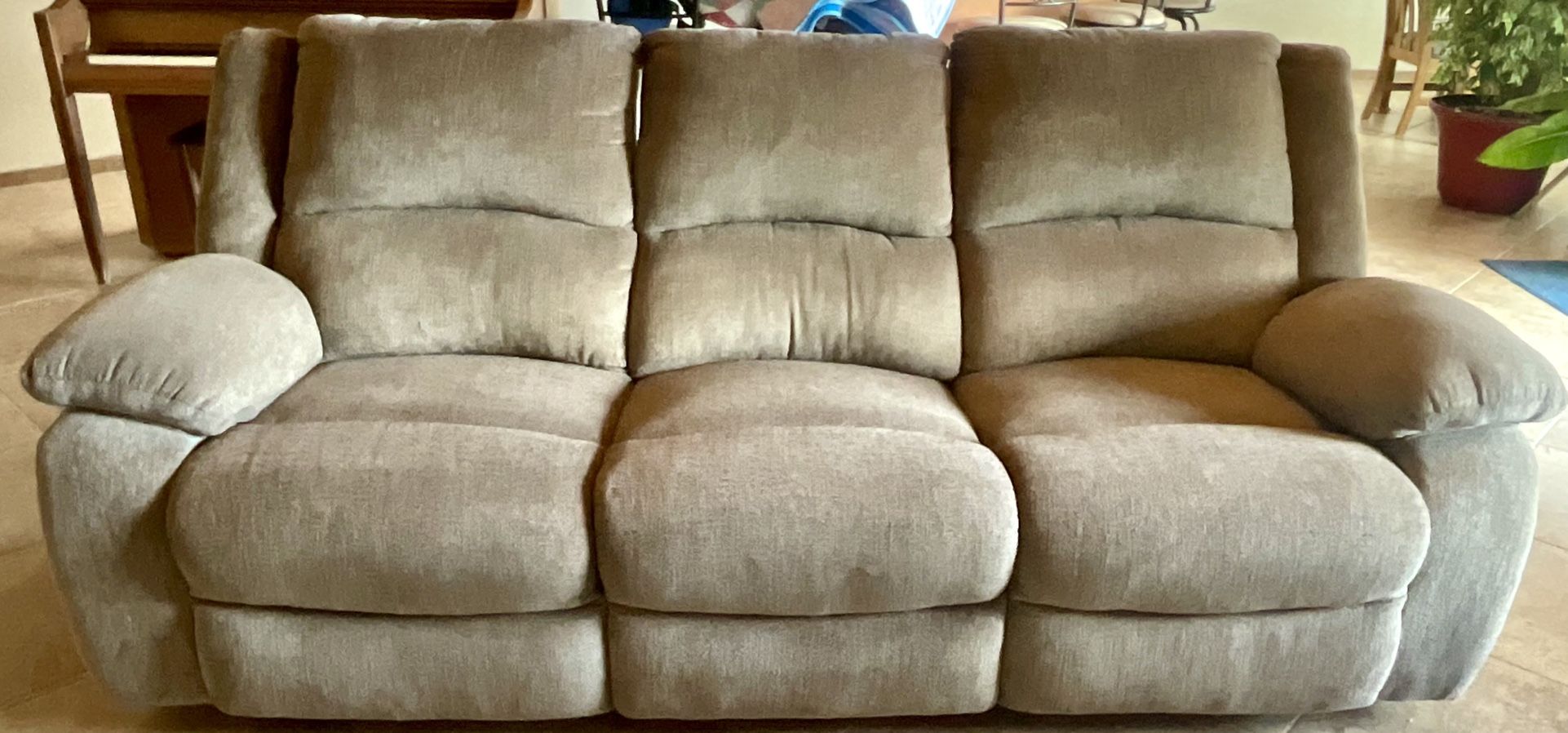 Draycoll Manual Reclining Sofa In Pewter