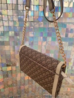 Women’s crossbody bag
