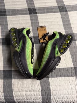 Brand New Size 9 green strike Nike air max DN