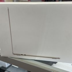 MacBook Air 13” M2 Chip 8GB . U Memory 256 GB SSD 