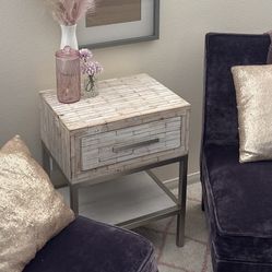 Beautiful Side Table Like New Accent Piece 