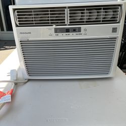 Frigidaire  Window Ac 12,000 BTU 