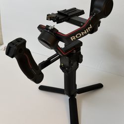 DJI RS3 Gimbal Stabilizer – Excellent Condition