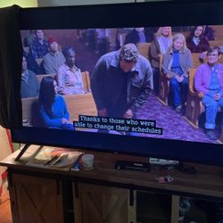 65 Inch Vizio  Tv With Remote Roku Tv  Smart Tv 