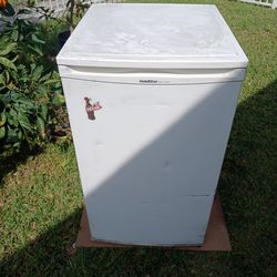 Mini refrigerador buenas condiciones