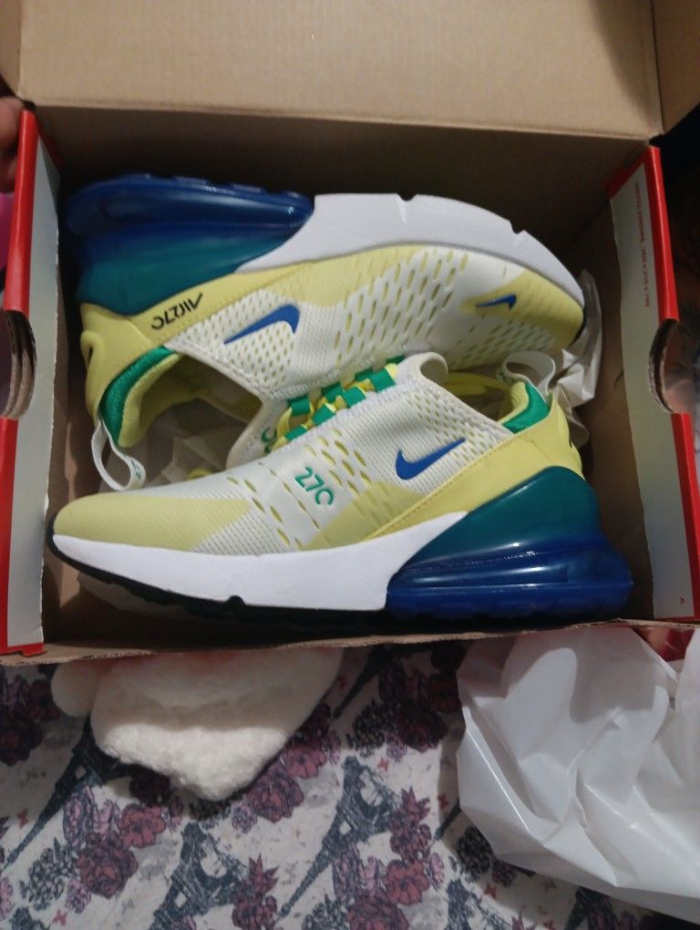 Brand New Nike 270s Size 4