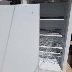 GE UPRIGHT DEEP FREEZER
