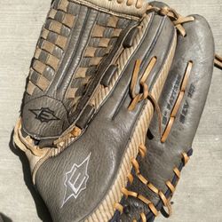 Easton SELVO Softball glove