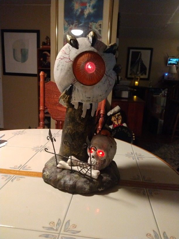 Halloween Decor/Eyeball & Skull