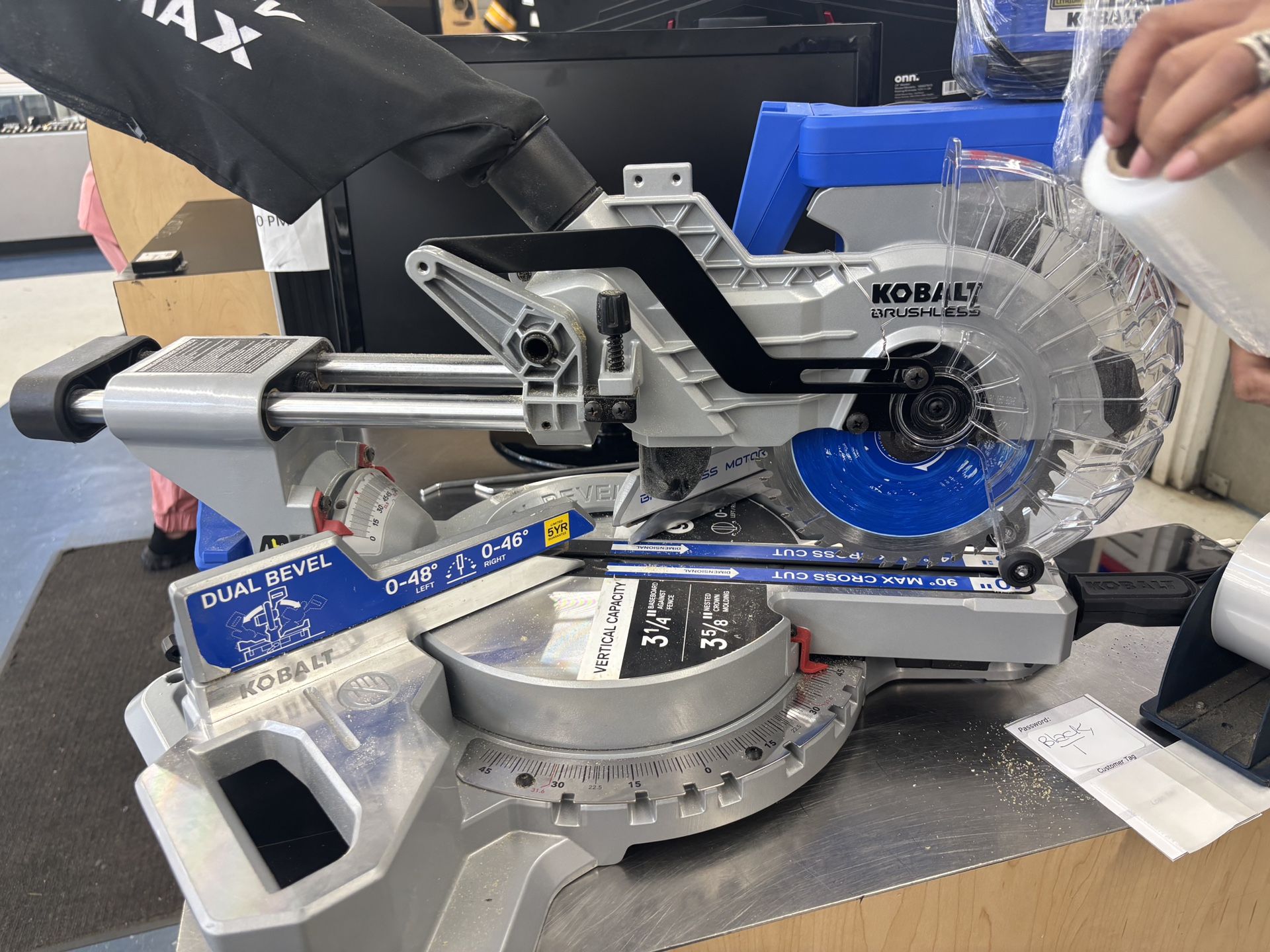 KOBALT  Dual Bevel Compound Miter Saw 7 1/4 Cordless 