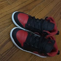 Jordan 1’s Size 1 in kids 