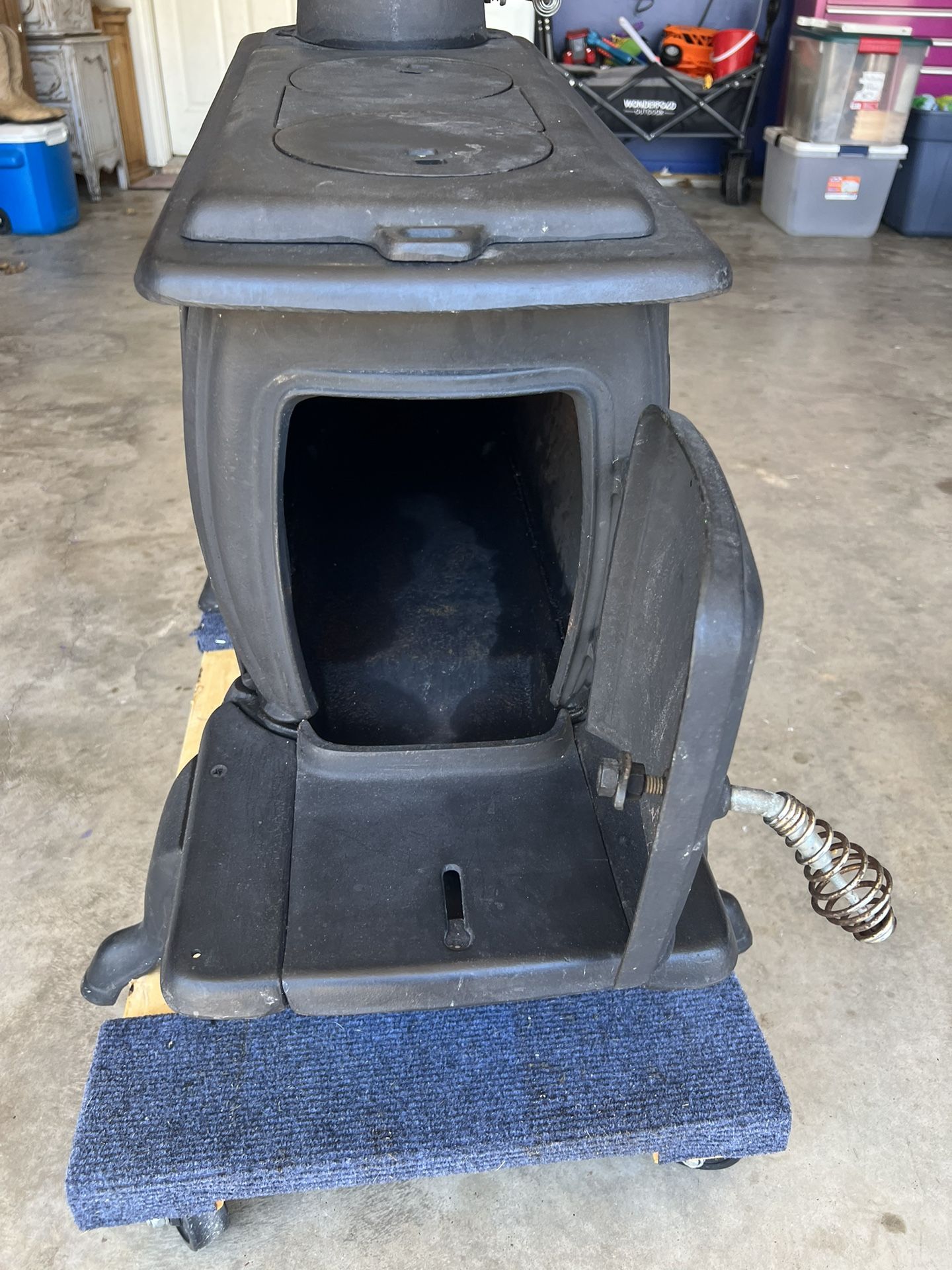 Vogelzang Cast Iron Standard Boxwood Wood Stove (BX26E) for Sale in  Corinth, TX - OfferUp