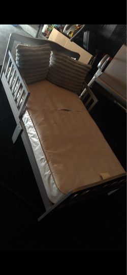 Toddler bed /used