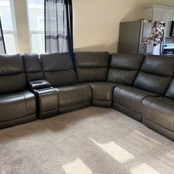 Recliner couch with outlets