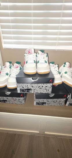 NIKE Air Jordan RETRO 4s