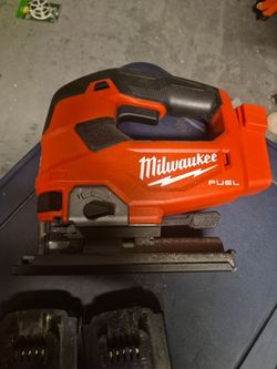Open Box Never Used MILWAUKEE Jigsaw and 2 MILWAUKEE BRAND BATTERIES - FIRST COME FIRST SERVE