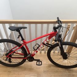 Trek Marlin 5 Gen 2 Mountain Bike