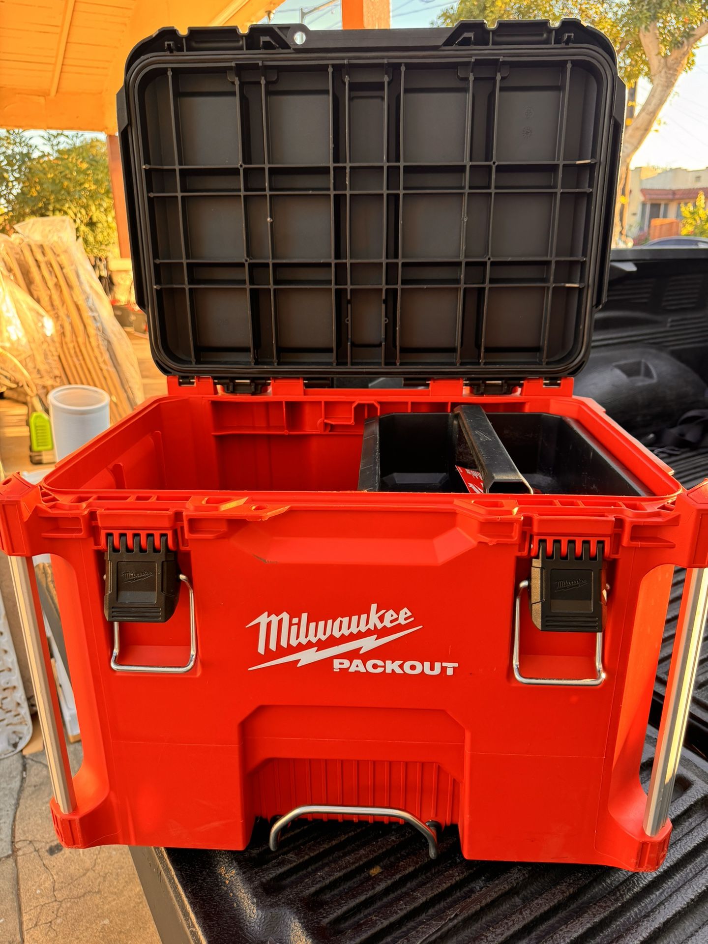 Milwaukee PACKOUT 22 in. Rolling Modular Tool Box Good Condition Like New 