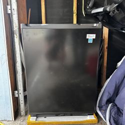 Avanti Large Beverage Cooler Mini Fridge