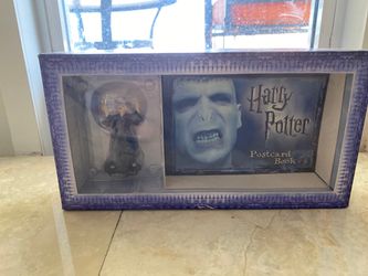 Harry potter postcard book with collectible figurine