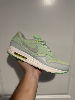 Air max essential vapor green