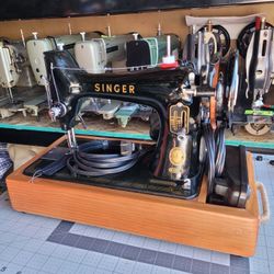 Vintage Singer 99 Sewing Machine 1956