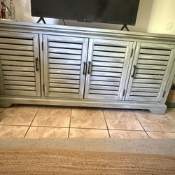 6’x15”x32” entertainment center/dresser