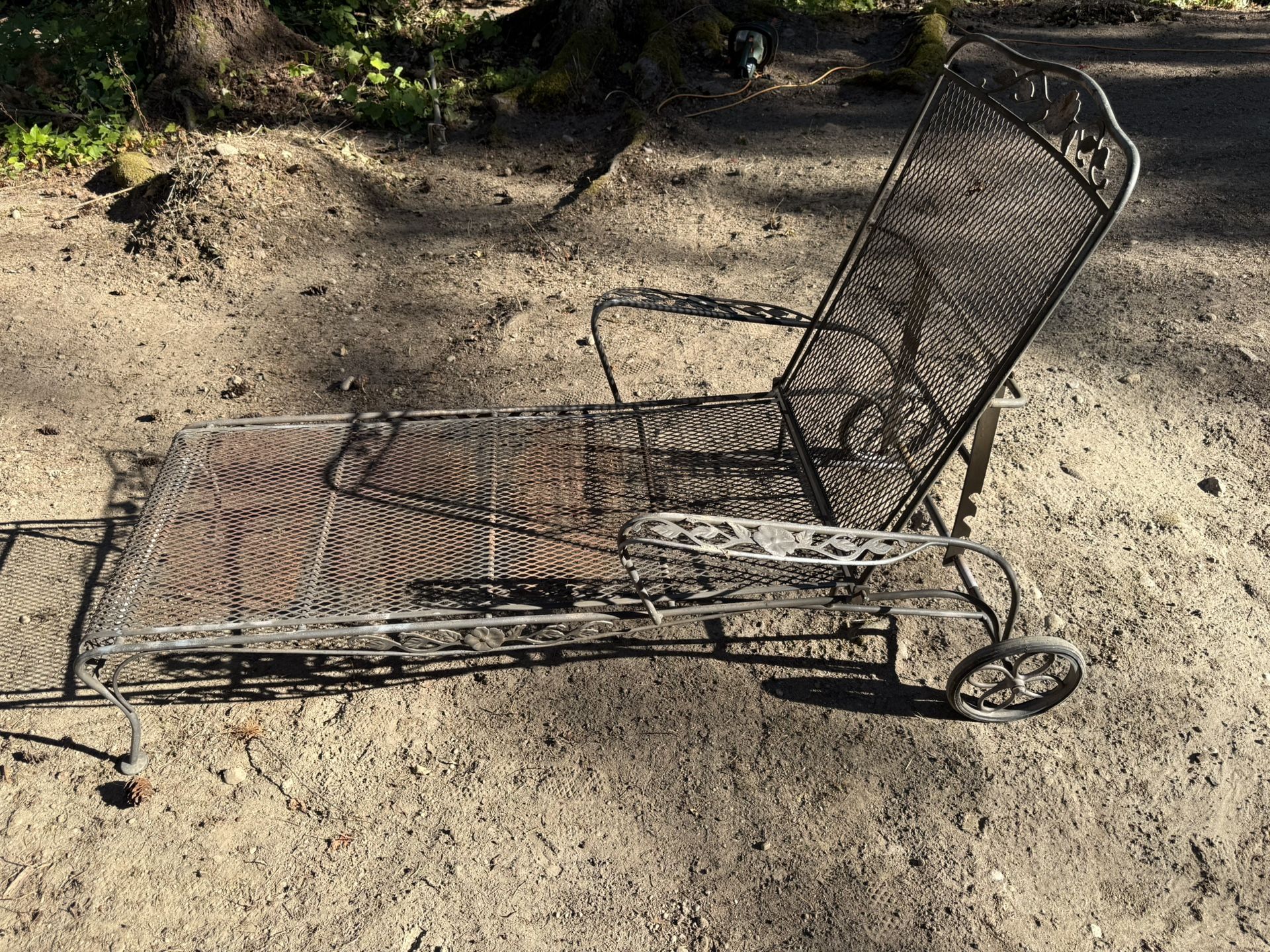 Mcm 1960S Wrought Iron Chaise Lounge Outdoor Chair On Wheels