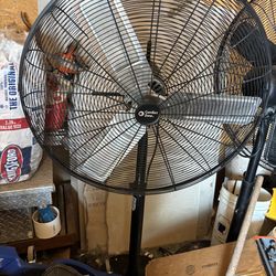 Black confort zone fan