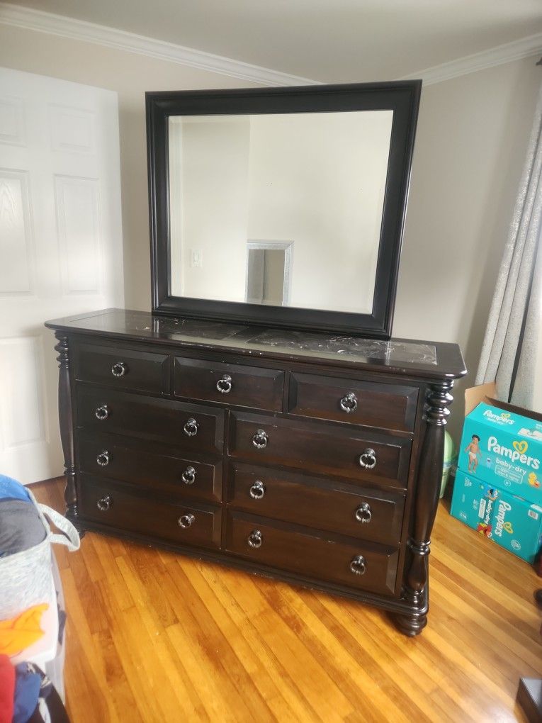 Dresser & Mirror