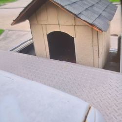 D O G   HOUSE  ( EXTRA  LARGE) ! PRICE LOWERED  !