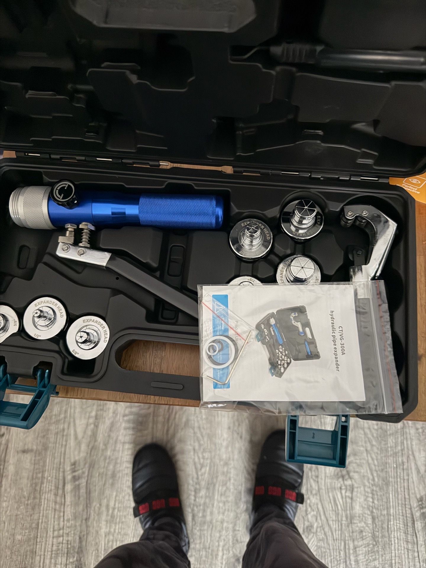 Hydraulic pipe expander