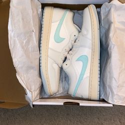 WMNS 9 Air Jordan 1 Low $70