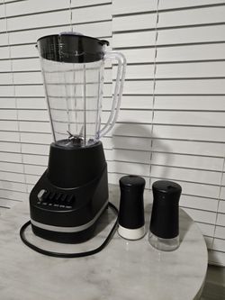 Black Blender With Free Salt & Pepper Shaker 