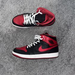 Air Jordan 1 Mid
