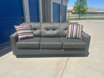 FREE DELIVERY 🚛🚚🚛 Awesome couch