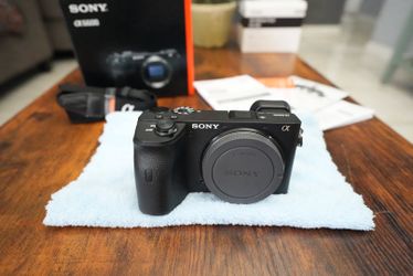 Sony a6600 body only like new!!!