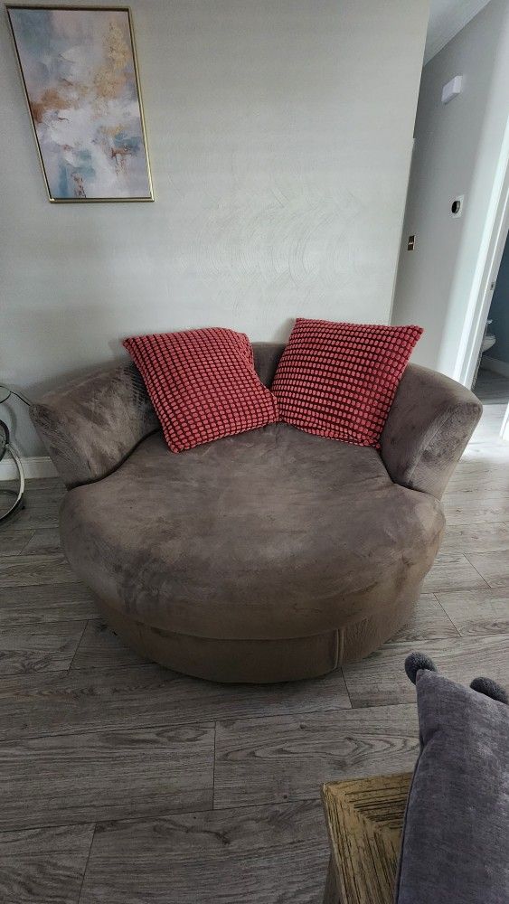 Swivel Chair Couch/Sofa/Loveseat