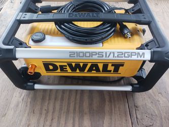 DEWALT 2100 PSI 1.2 GPM COLD WATER ELECTRIC PRESSURE WASHER 