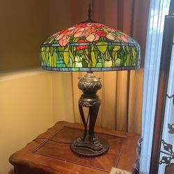 36” Tall 24” wide TIFFANY STLYE LAMP Lamp is in excellent condition. $350 FIRMS 
